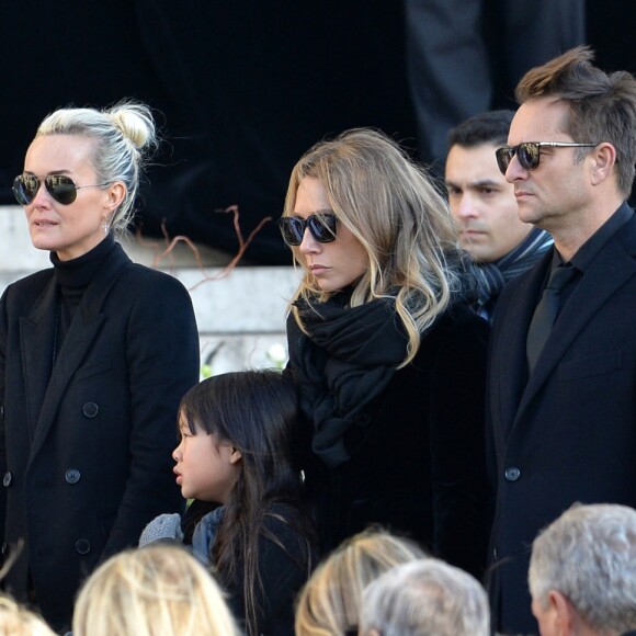 Brigitte Macron, Laeticia Hallyday et ses filles Joy et Jade, Laura Smet, David Hallyday - Arrivées des personnalités en l'église de La Madeleine pour les obsèques de Johnny Hallyday à Paris le 8 decembre 2017. © Veeren/Bestimage