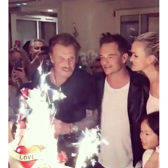 Le 16 juin 2017 sur Instagram, Laeticia Hallyday avait publié une vidéo pour l'anniversaire de Johnny, qui fêtait ses 74 ans. Le Taulier était entouré d'une famille soudée. Son fils David et sa femme Laeticia affichaient un front uni.