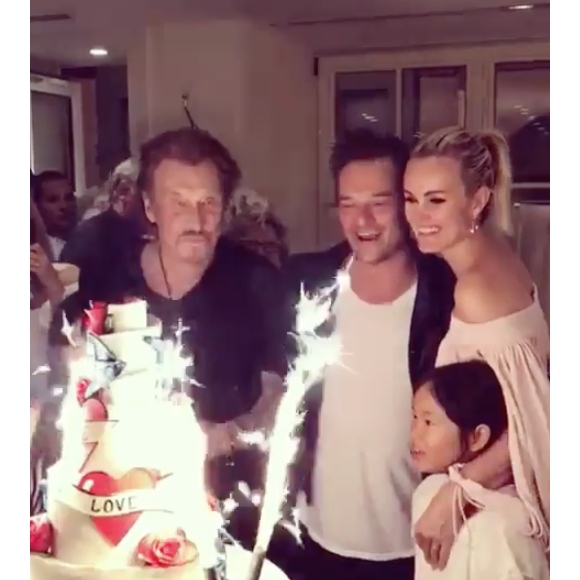 Le 16 juin 2017 sur Instagram, Laeticia Hallyday avait publié une vidéo pour l'anniversaire de Johnny, qui fêtait ses 74 ans. Le Taulier était entouré d'une famille soudée. Son fils David et sa femme Laeticia affichaient un front uni.