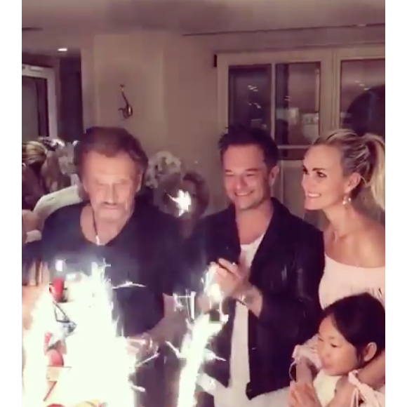 Le 16 juin 2017 sur Instagram, Laeticia Hallyday avait publié une vidéo pour l'anniversaire de Johnny, qui fêtait ses 74 ans. Le Taulier était entouré d'une famille soudée. Son fils David et sa femme Laeticia affichaient un front uni.