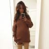 Amel Bent publie un photo en cuissardes, le ventre arrondi, sur sa page Instagram le 3 octobre 2017.