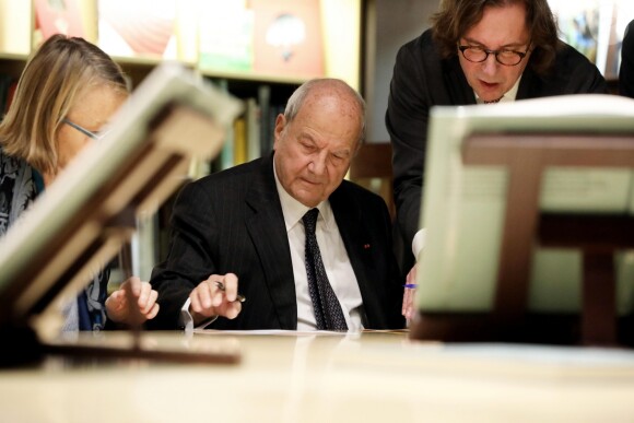 Exclusif - Françoise Nyssen, Marc Ladreit de Lacharrière - L'homme d'affaires Marc Ladreit de Lacharrière a confié au musée du Quai Branly-Jacques Chirac le meilleur de sa collection composée de 36 oeuvres remarquables de l'ancienne Afrique équatoriale française et d'Océanie. Paris, le 15 Février 2018 © Dominique Jacovides / Bestimage