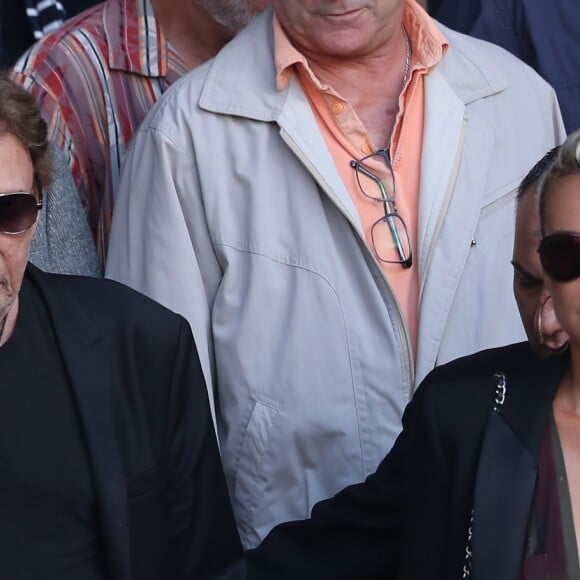 Johnny et Laeticia Hallyday lors des obsèques de Mireille Darc en l'église Saint-Sulpice à Paris le 1er septembre 2017