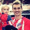 Antoine Griezmann montre pour la toute première le vsaige de sa fille Mia, sur Instagram, le 2 décembre 2017.