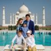 Le premier ministre Justin Trudeau, sa femme Sophie, et leurs enfants Xavier, Ella-Grace et Hadrien visitent le Taj Mahal à Agra lors de leur voyage en Inde. Le 18 février 2018