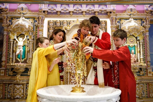 Le premier ministre Justin Trudeau, sa femme Sophie et leurs enfants Xavier, Ella-Grace et Hadrien visitent le temple Swaminarayan Akshardham à Ahmedabad, en Inde. 19 février 2018.