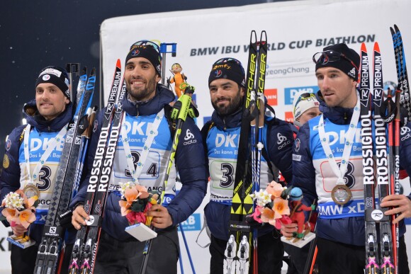 Biathlon : La France remporte le relais messieurs lors de la coupe du monde en Corée avec Simon Desthieux, Martin Fourcade, Simon Fourcade, et Jean Guillaume Beatrix à Pyeongchang le 5 mars 2017.