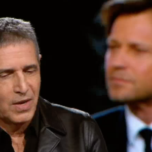 Julien Clerc invité de Laurent Delahousse dans "20h30 le dimanche" sur France 2, le 25 février 2018. Le chanteur évoque l'héritage de Johnny Hallyday.