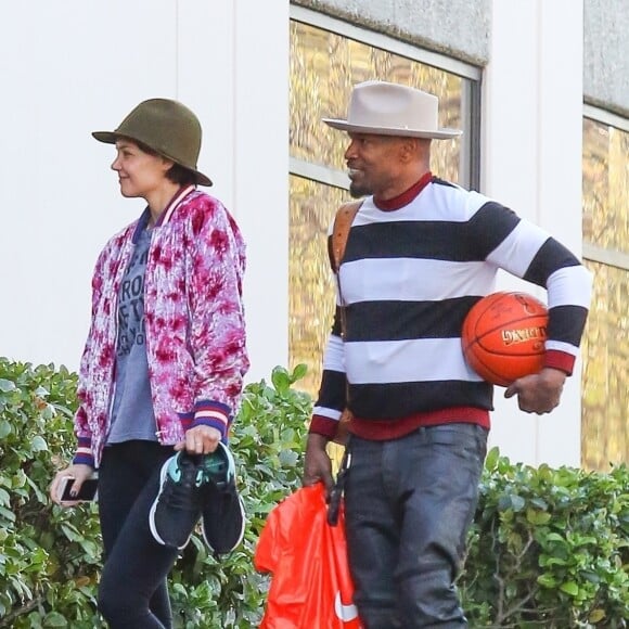 Exclusif - Katie Holmes et son compagnon Jamie Foxx vont jouer au basket en amoureux le jour de la Saint Valentin à Los Angeles, le 14 février 2018