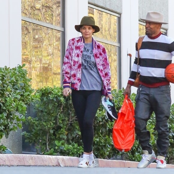 Exclusif - Katie Holmes et son compagnon Jamie Foxx vont jouer au basket en amoureux le jour de la Saint Valentin à Los Angeles, le 14 février 2018