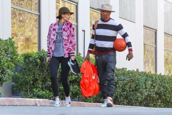 Exclusif - Katie Holmes et son compagnon Jamie Foxx vont jouer au basket en amoureux le jour de la Saint Valentin à Los Angeles, le 14 février 2018