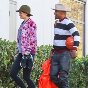 Exclusif - Katie Holmes et son compagnon Jamie Foxx vont jouer au basket en amoureux le jour de la Saint Valentin à Los Angeles, le 14 février 2018