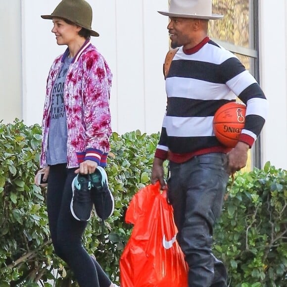 Exclusif - Katie Holmes et son compagnon Jamie Foxx vont jouer au basket en amoureux le jour de la Saint Valentin à Los Angeles, le 14 février 2018