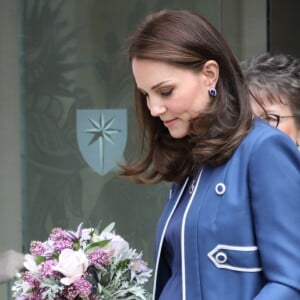 La duchesse de Cambridge, enceinte, visitait le 27 février 2018 le Royal College of Obstetricians and Gynaecologists à Londres, quelques heures après l'annonce de ce nouveau patronage. L'institution n'avait plus de marraine royale depuis la mort de la reine mère, en 2002.