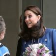  La duchesse de Cambridge, enceinte, visitait le 27 février 2018 le Royal College of Obstetricians and Gynaecologists à Londres, quelques heures après l'annonce de ce nouveau patronage. L'institution n'avait plus de marraine royale depuis la mort de la reine mère, en 2002. 