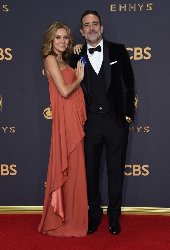 Jeffrey Dean Morgan et sa femme Hilarie Burton à la 69e soirée annuelle des Emmy awards au théâtre Microsoft à Los Angeles, le 17 septembre 2017