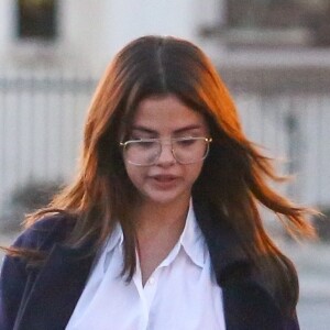 Selena Gomez est allée diner Mexicain avec une amie à Studio City. Selena est toujours accompagnée de son garde du corps. Le 28 février 2018