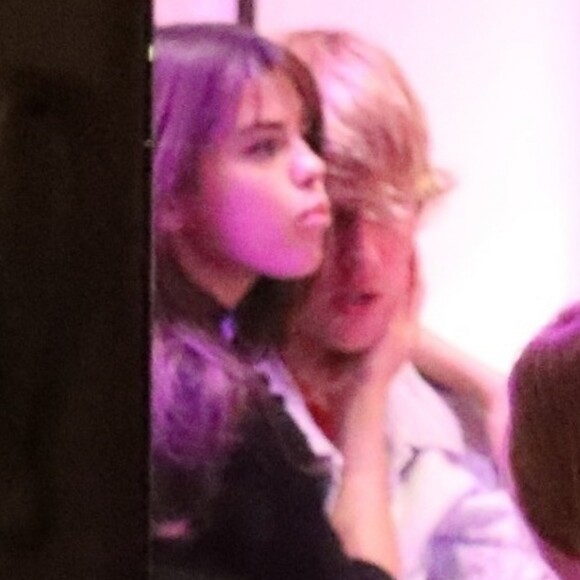 Exclusif - Justin Bieber et Selena Gomez se retrouvent au restaurant pour un dîner de Saint Valentin romantique à Beverly Hills le 14 février 2018.