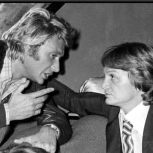 JOHNNY HALLYDAY ET CLAUDE FRANCOIS LORS D' UNE SOIREE A PARIS EN 1976