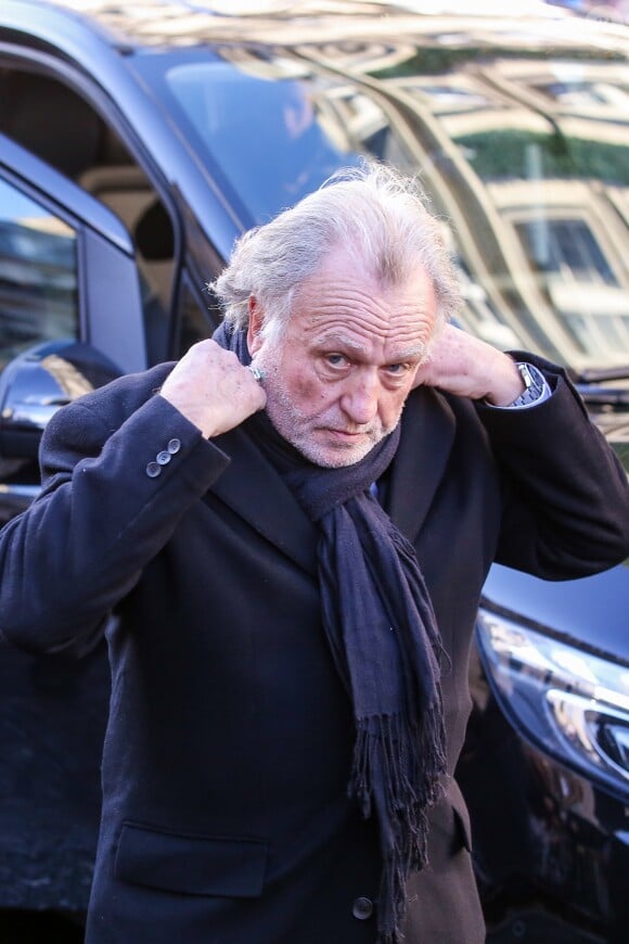 Niels Arestrup - Arrivée du convoi funéraire à l'église de La Madeleine lors des obsèques de Johnny Hallyday à Paris le 9 décembre 2017.