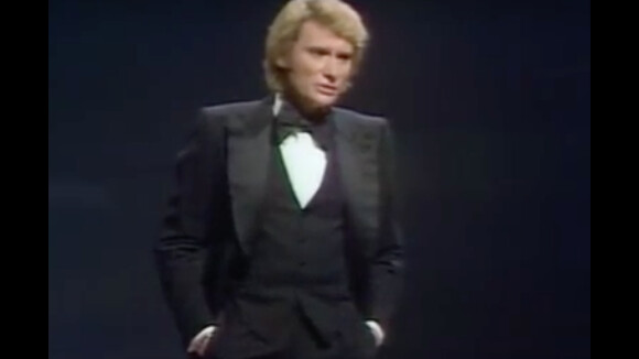Johnny Hallyday interprète "La Mort d'Ophélie" à la télévision en 1977.
