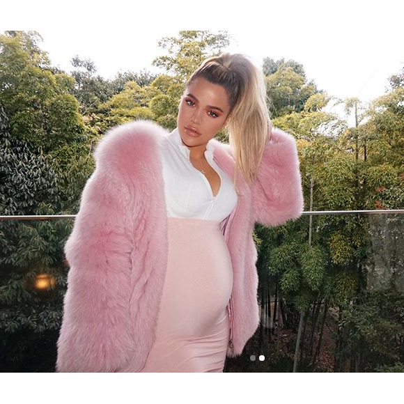 Khloé Kardashian enceinte. La star vient de révéler qu'elle attendait une petite fille. Mars 2018.