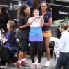 Marion Bartoli fait un selfie avec Serena et Venus Williams lors du mini-tournoi d'exhibition Tie Break Tens au Madison Square Garden à New York City, le 5 mars 2018, après sa défaite contre Serena (10-6).