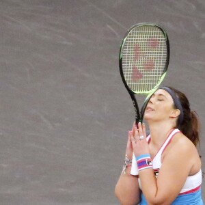 Marion Bartoli a fait son retour lors du mini-tournoi d'exhibition Tie Break Tens au Madison Square Garden à New York City, le 5 mars 2018, s'inclinant contre Serena Williams (10-6). Mais heureuse.