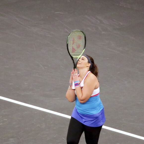 Marion Bartoli a fait son retour lors du mini-tournoi d'exhibition Tie Break Tens au Madison Square Garden à New York City, le 5 mars 2018, s'inclinant contre Serena Williams (10-6). Mais heureuse.