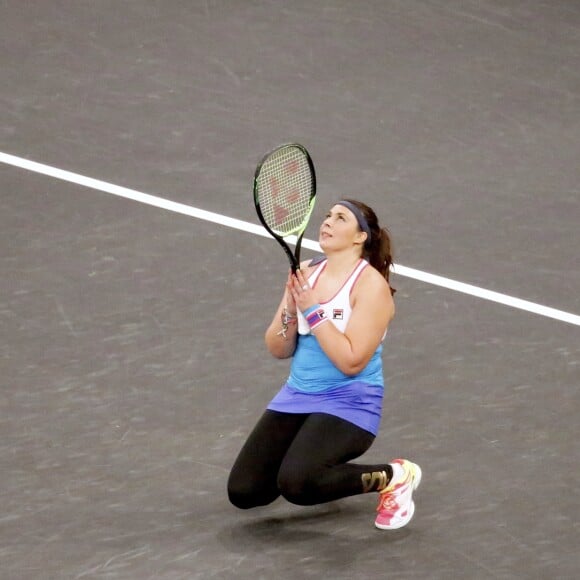 Marion Bartoli a fait son retour lors du mini-tournoi d'exhibition Tie Break Tens au Madison Square Garden à New York City, le 5 mars 2018, s'inclinant contre Serena Williams (10-6). Mais heureuse.