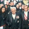 Le prince Rainier entouré de Caroline et Albert lors des obsèques de la princesse Grace à Monaco, le 20 septembre 1982.