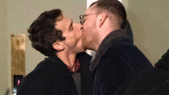 Sam Smith se moque de son chéri après leur baiser passionné