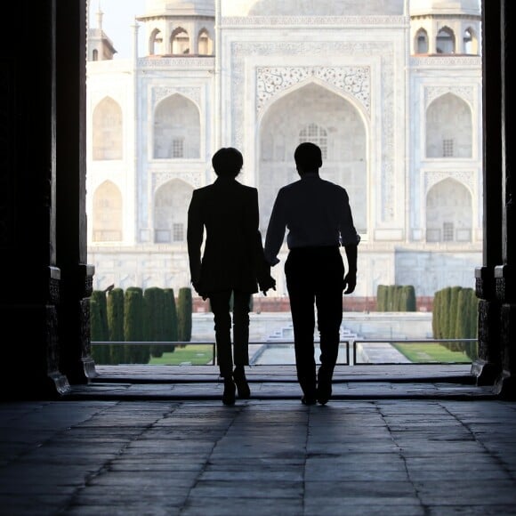 Le président Emmanuel Macron et sa femme Brigitte lors d'une visite privée du Taj Mahal à Agra, Inde le 11 mars 2018. © Dominique Jacovides / Bestimage