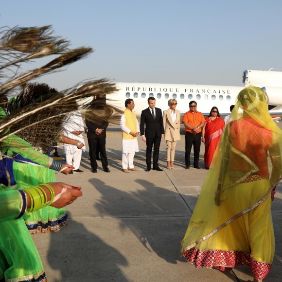 Le président Emmanuel Macron et sa femme Brigitte lors d'une visite privée du Taj Mahal à Agra, Inde le 11 mars 2018. © Dominique Jacovides / Bestimage