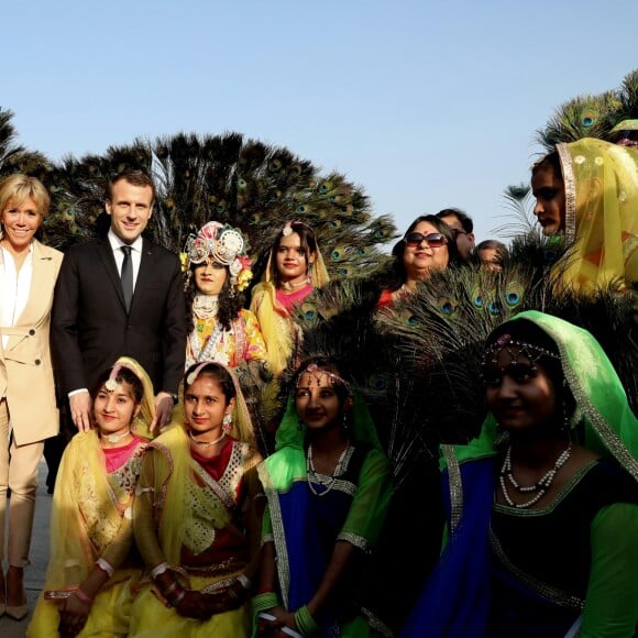 Le président Emmanuel Macron et sa femme Brigitte lors d'une visite privée du Taj Mahal à Agra, Inde le 11 mars 2018. © Dominique Jacovides / Bestimage