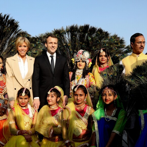 Le président Emmanuel Macron et sa femme Brigitte lors d'une visite privée du Taj Mahal à Agra, Inde le 11 mars 2018. © Dominique Jacovides / Bestimage