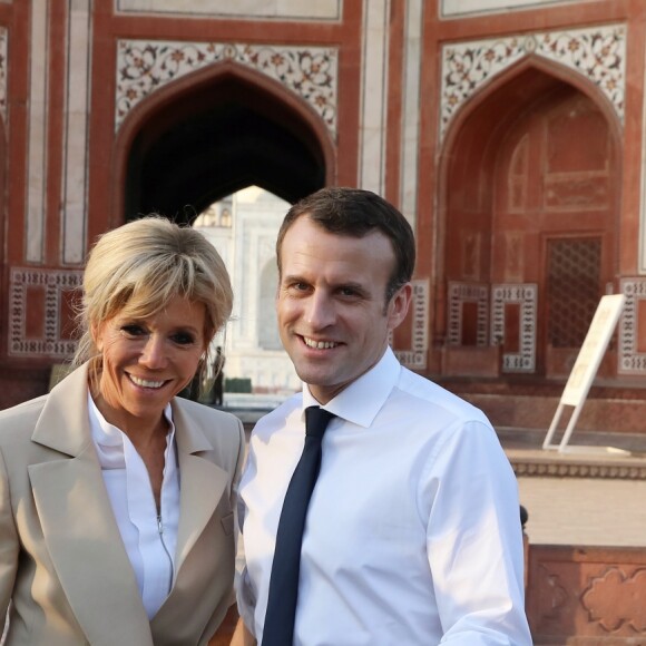 Le président Emmanuel Macron et sa femme Brigitte lors d'une visite privée du Taj Mahal à Agra, Inde le 11 mars 2018. © Dominique Jacovides / Bestimage