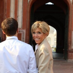 Le président Emmanuel Macron et sa femme Brigitte lors d'une visite privée du Taj Mahal à Agra, Inde le 11 mars 2018. © Dominique Jacovides / Bestimage