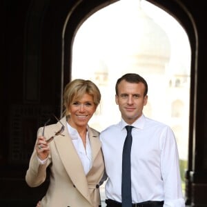 Le président Emmanuel Macron et sa femme Brigitte lors d'une visite privée du Taj Mahal à Agra, Inde le 11 mars 2018. © Dominique Jacovides / Bestimage