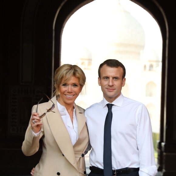 Le président Emmanuel Macron et sa femme Brigitte lors d'une visite privée du Taj Mahal à Agra, Inde le 11 mars 2018. © Dominique Jacovides / Bestimage