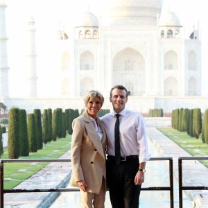 Le président Emmanuel Macron et sa femme Brigitte lors d'une visite privée du Taj Mahal à Agra, Inde le 11 mars 2018. © Dominique Jacovides / Bestimage
