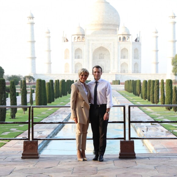 Le président Emmanuel Macron et sa femme Brigitte lors d'une visite privée du Taj Mahal à Agra, Inde le 11 mars 2018. © Dominique Jacovides / Bestimage