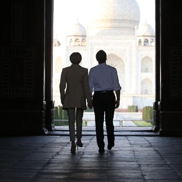 Le président Emmanuel Macron et sa femme Brigitte lors d'une visite privée du Taj Mahal à Agra, Inde le 11 mars 2018. © Dominique Jacovides / Bestimage