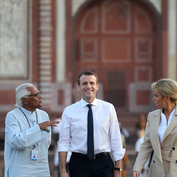 Le président Emmanuel Macron et sa femme Brigitte lors d'une visite privée du Taj Mahal à Agra, Inde le 11 mars 2018. © Dominique Jacovides / Bestimage