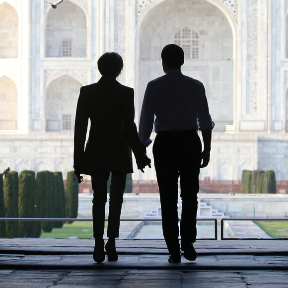 Le président Emmanuel Macron et sa femme Brigitte lors d'une visite privée du Taj Mahal à Agra, Inde le 11 mars 2018. © Dominique Jacovides / Bestimage