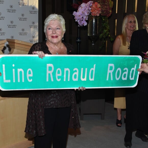 Line Renaud - Line Renaud a dévoilé une plaque de rue portant son nom à Las Vegas, Line Renaud Rd. Le 28 septembre 2017 © Chris Delmas / Bestimage