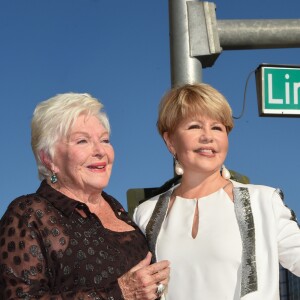 Line Renaud et Pia Zadora - Line Renaud a dévoilé une plaque de rue portant son nom à Las Vegas, Line Renaud Rd. Le 28 septembre 2017 © Chris Delmas / Bestimage