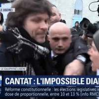 Bertrand Cantat : Crachats, jets d'objets... Confrontation tendue à Grenoble