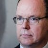 Le prince Albert II de Monaco, ici lors de sa visite à la Mairie de Bordeaux le 5 juillet 2017, arbore depuis l'enfance une cicatrice au-dessus de la lèvre supérieure, sur la gauche de son visage. Sa soeur Caroline de Hanovre, camarade de jeu avec qui il se chamaillait, a avoué en être responsable. © Patrick Bernard / Thibaud Moritz / Bestimage