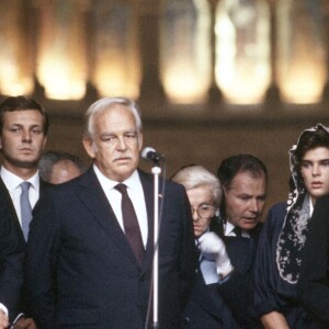 Le prince Rainier III de Monaco entouré du prince Albert, de Stefano Casiraghi, de la princesse Stéphanie et de la princesse Caroline en 1985.